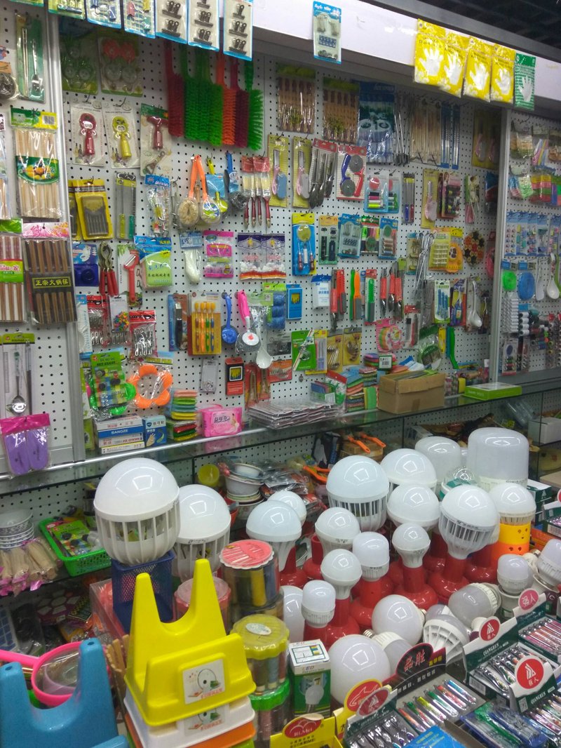在繁忙的城市中，寻找一家可靠的副食品批发商并不容易。今天，我们就来聊聊如何选择一个合适的供应商，并从中找到最优质的服务。